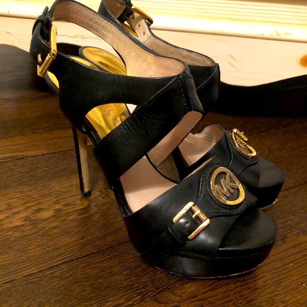 7.5 Michel Kors black Pump Sandals